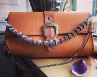 Borsetta in vacchetta toscana conciata ai tannini - Vegtan pochette with leather necklace