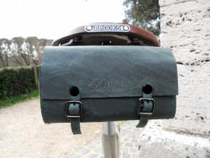 PA1-FRONTGREEN-FRONT-CLOSE-SADDLE